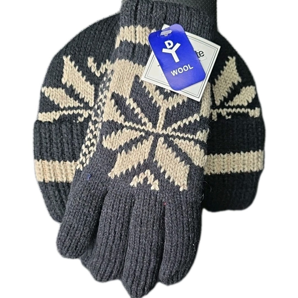 NEW Thinsulate Women Black Wool Snowflake Hat Beanie & Gloves Matching One Size